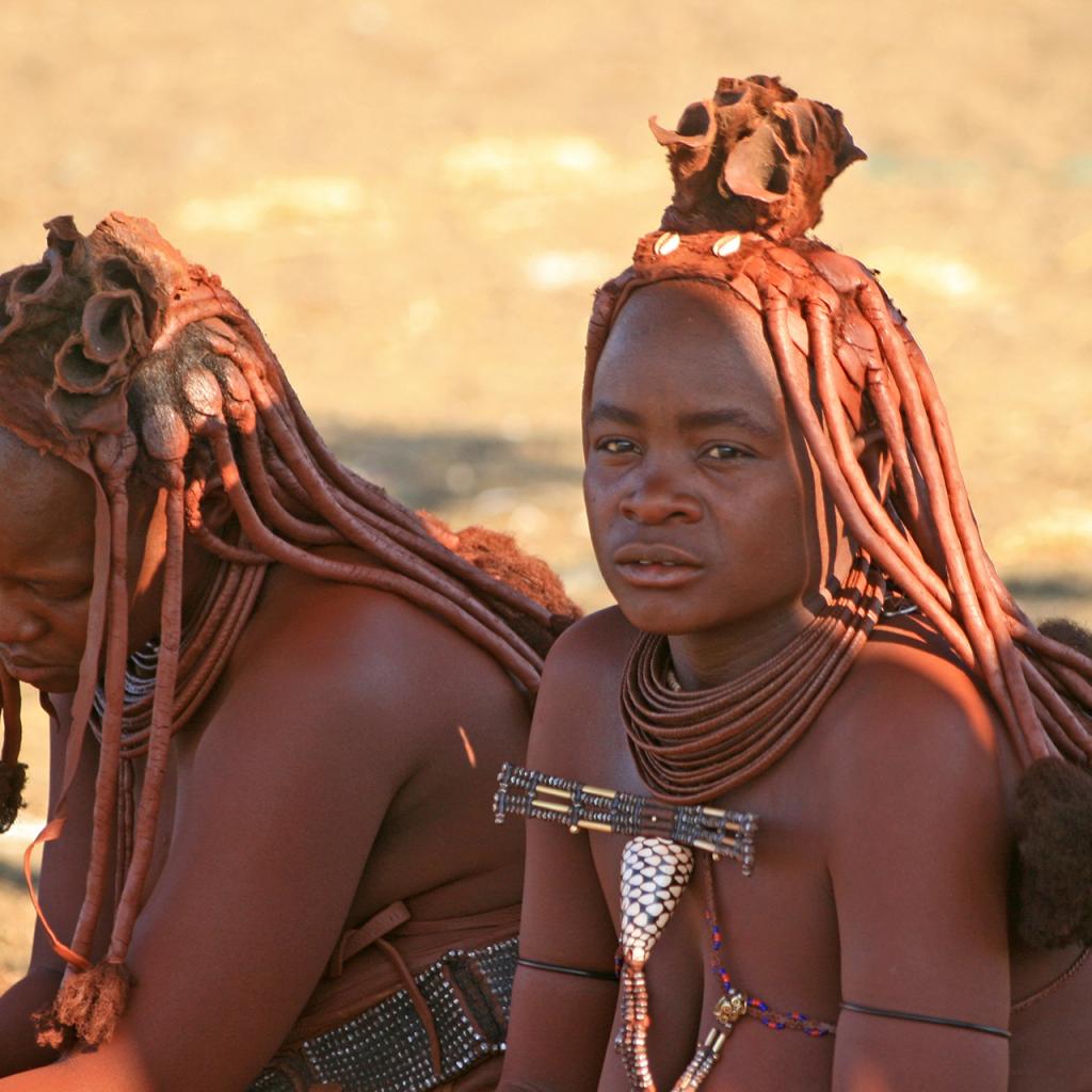 him women with red skin and beautiful hairstyle him namibia