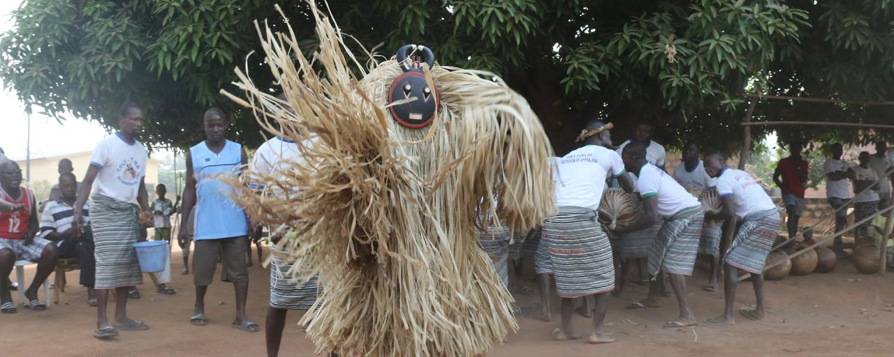 Baulè People - Goly Dance - traditional Dance costa d'avorio ivory coast romina facchi exploringafrica safariadv west africa