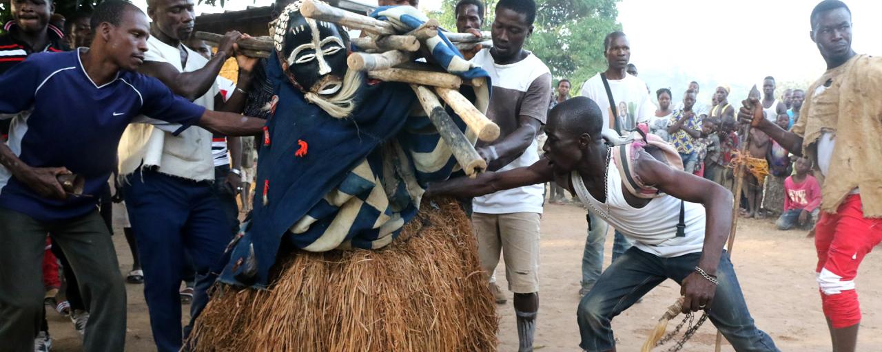 Guerè Mask costa d'avorio ivory coast romina facchi exploringafrica safariadv west africa