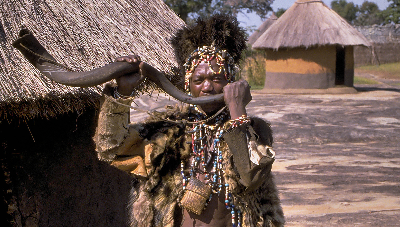 Командировка в африку. Шона Зимбабве. Народ Шона Зимбабве. Африканский шаман. Шаманы Африки.